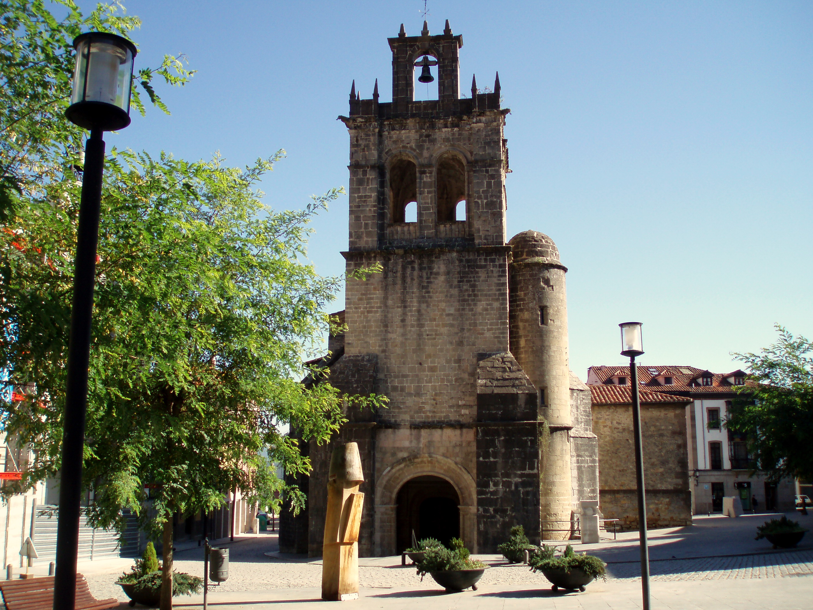 Colegiata Santa María la Mayor, Salas