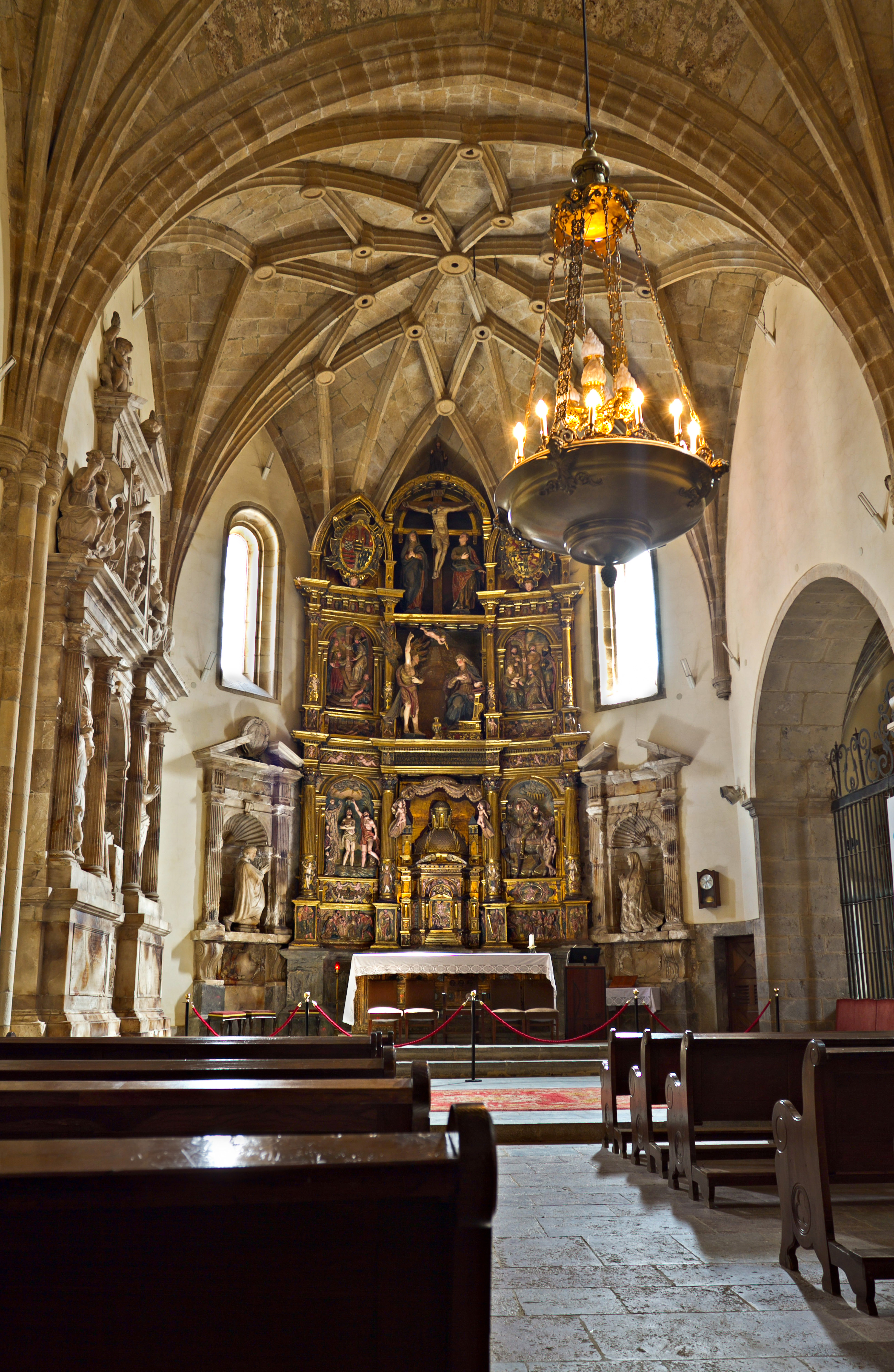 Colegiata de Santa María La Mayor, Salas