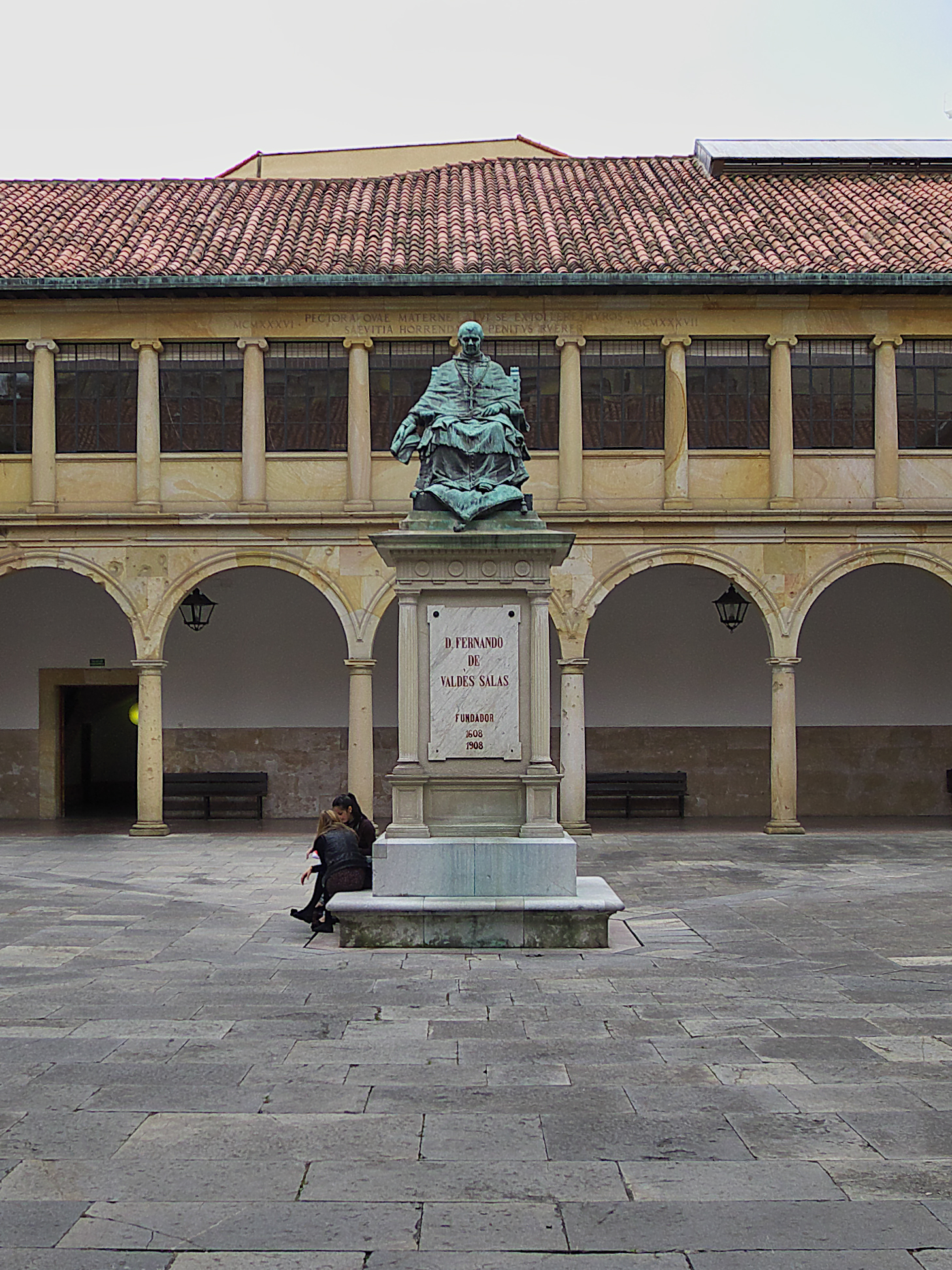 Estatua Fernando de Valdés