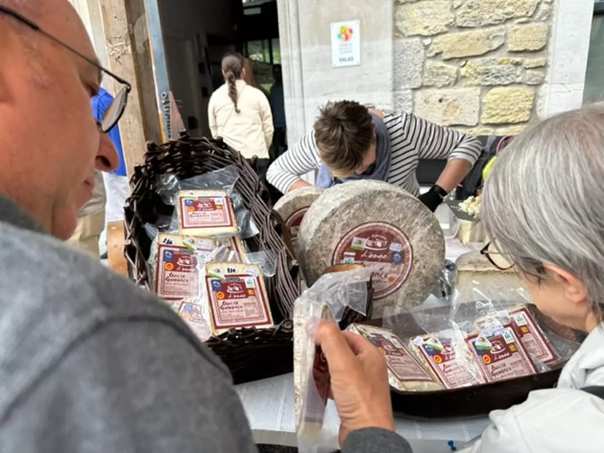 Artesanía, tradición y sabor se dieron cita en la trigésima quinta edición del certamen de quesos asturianos